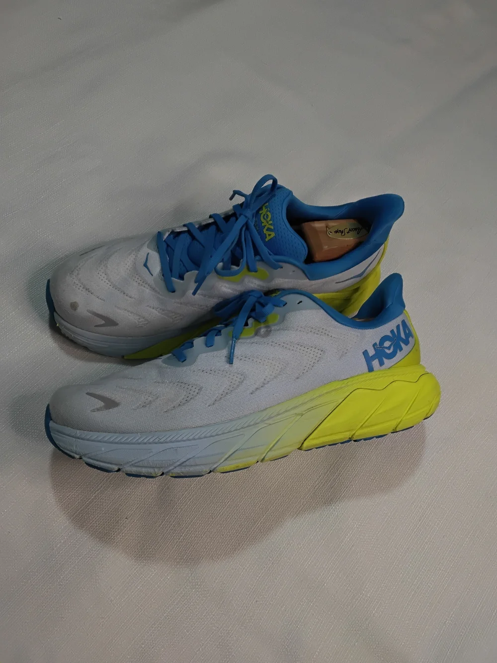 HOKA Arahi 6 Men’s Running Shoes — White & Blue Sz 12 2E.